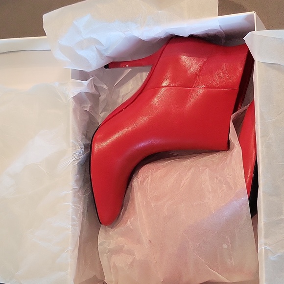 ❣️Calvin Klein sleek proces red bootie!Showstopper and classy! - Picture 12 of 15